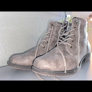 Sporto boots. Size W9